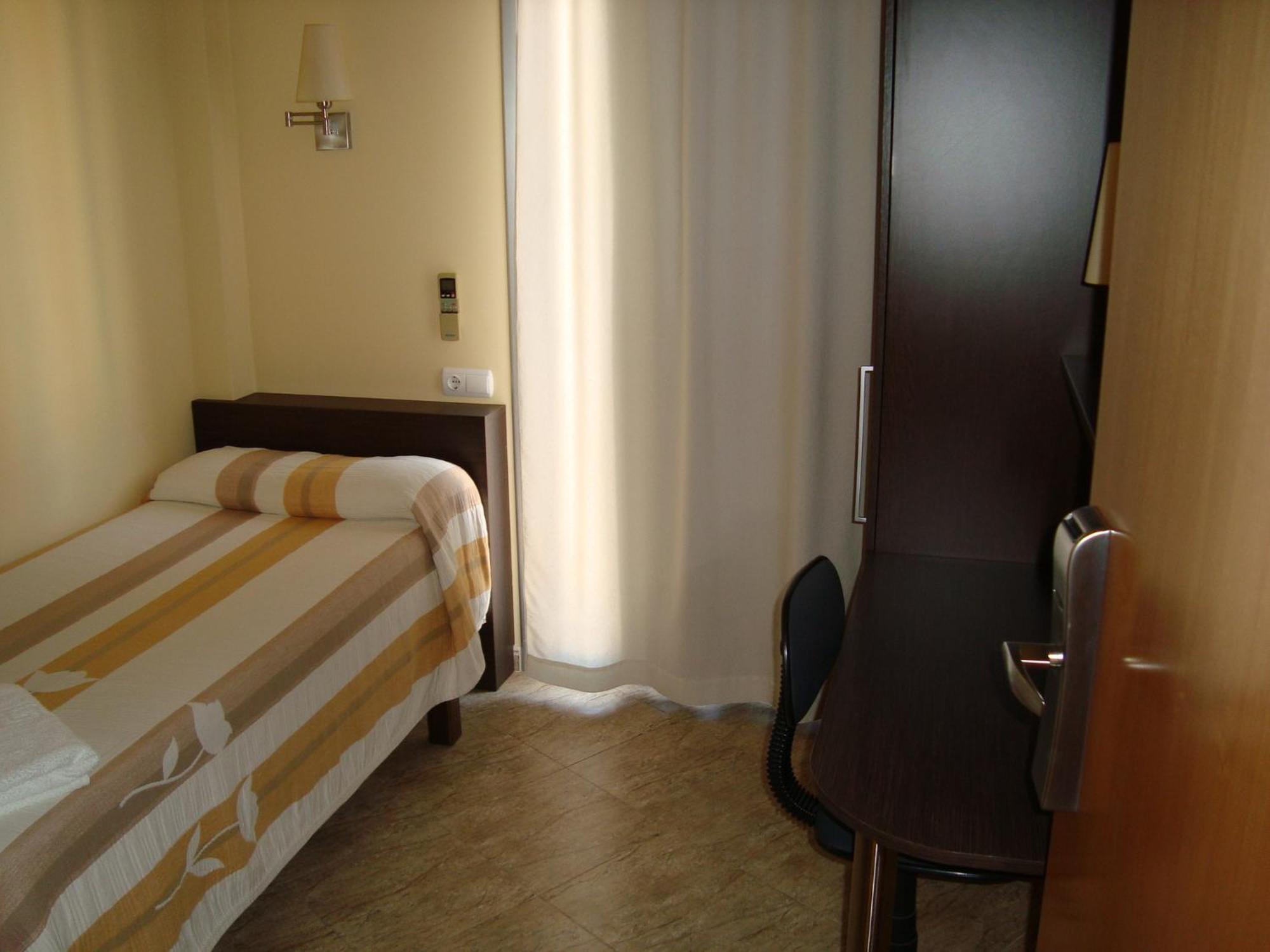 Hostal Sant Sadurní Sant Sadurní dʼAnoia Exterior foto