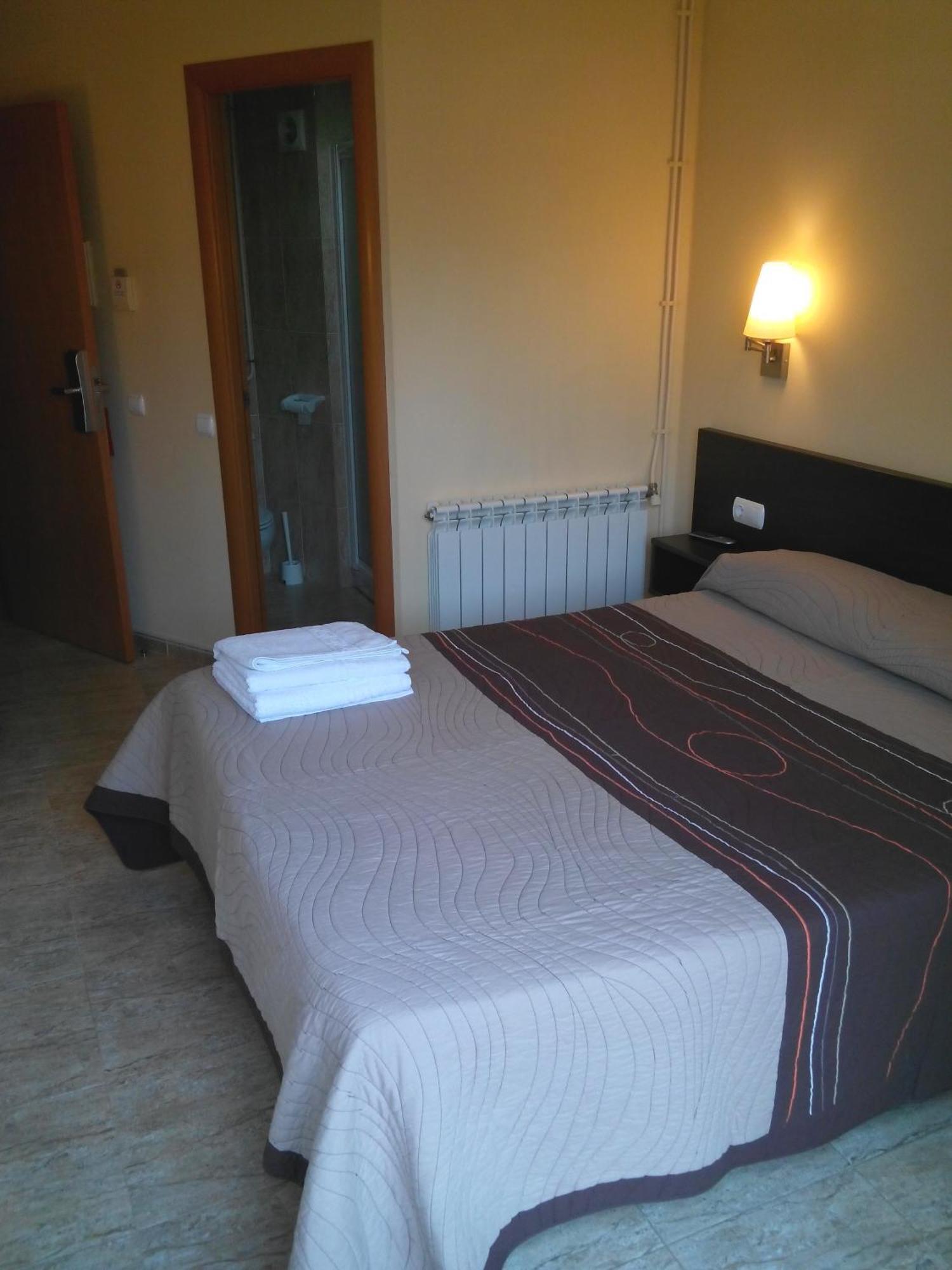 Hostal Sant Sadurní Sant Sadurní dʼAnoia Habitación foto