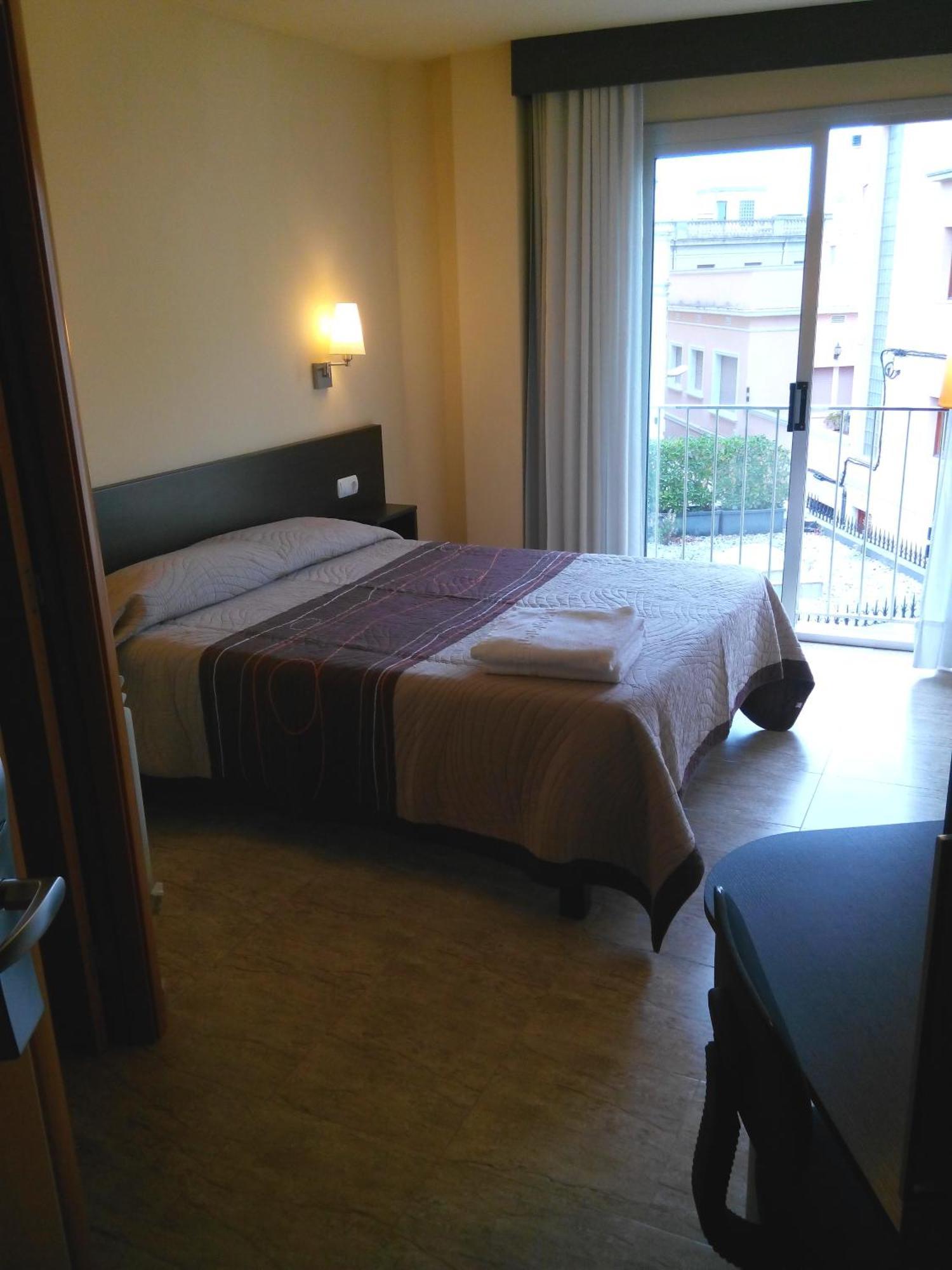 Hostal Sant Sadurní Sant Sadurní dʼAnoia Habitación foto