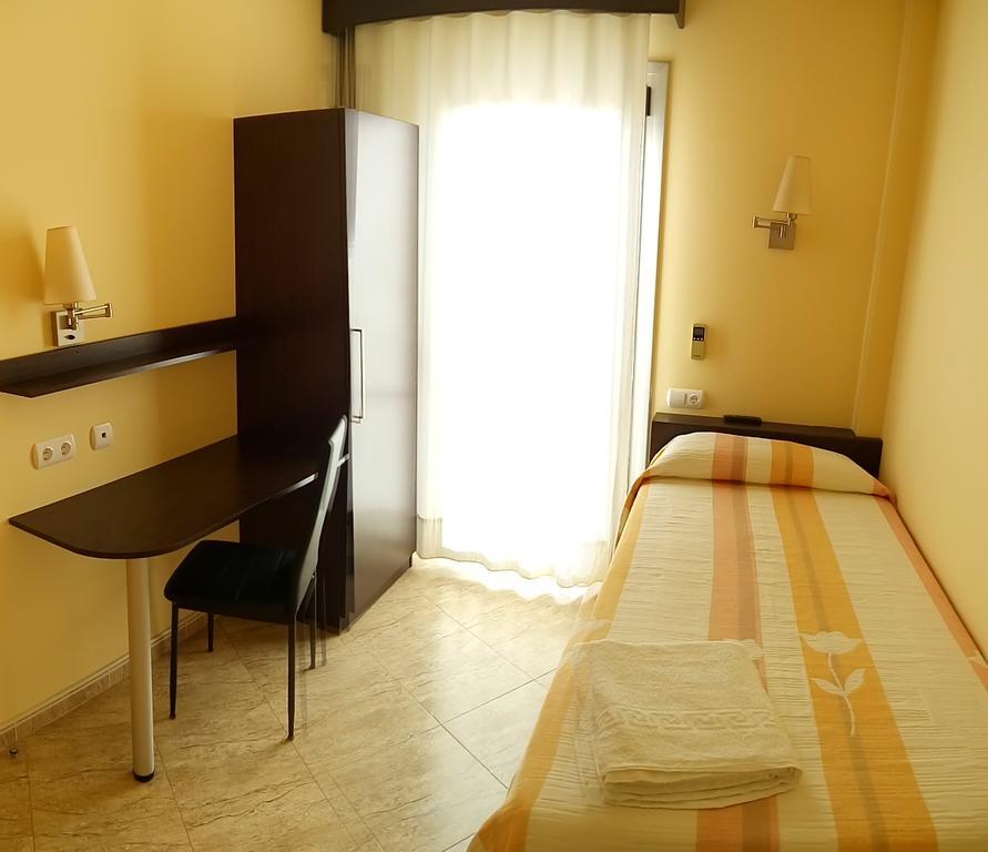 Hostal Sant Sadurní Sant Sadurní dʼAnoia Exterior foto