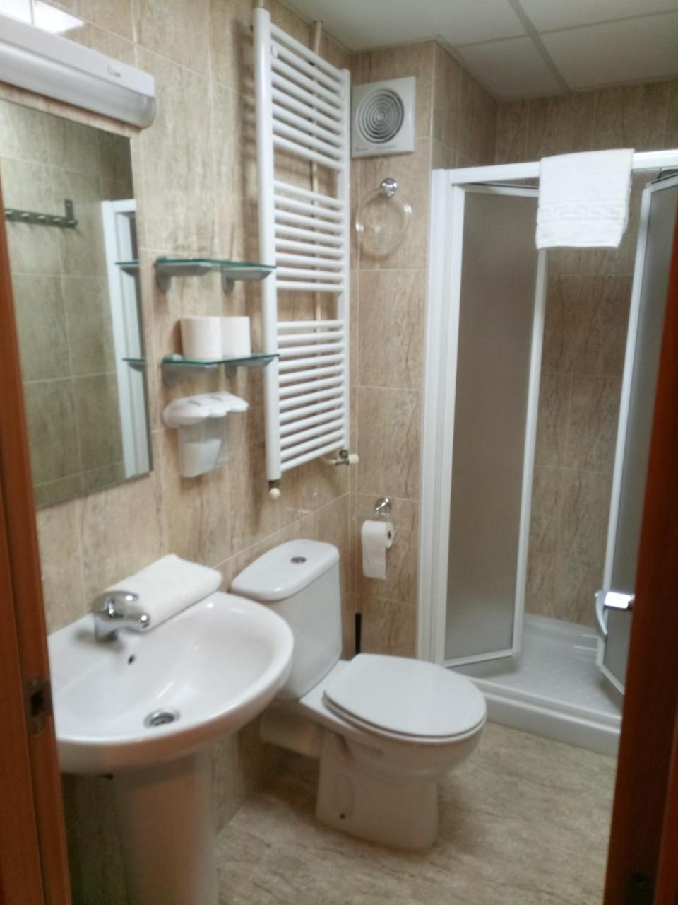 Hostal Sant Sadurní Sant Sadurní dʼAnoia Habitación foto